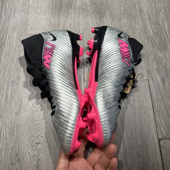 Athletic_Shoes